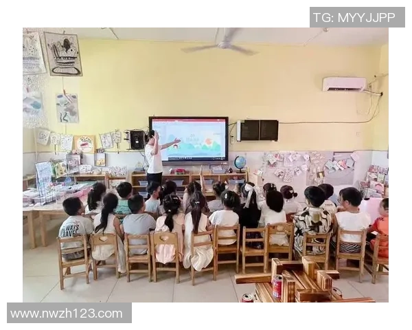 足球明星携手幼儿园小朋友共绘梦想绿茵场的精彩瞬间 足球明星携手幼儿园小朋友共绘梦想绿茵场的精彩瞬间