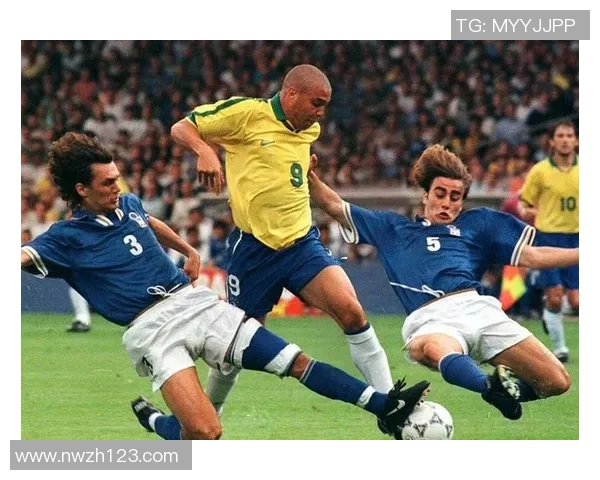 足球明星球员经典瞬间回顾与精彩表现的深度解析 足球明星球员经典瞬间回顾与精彩表现的深度解析